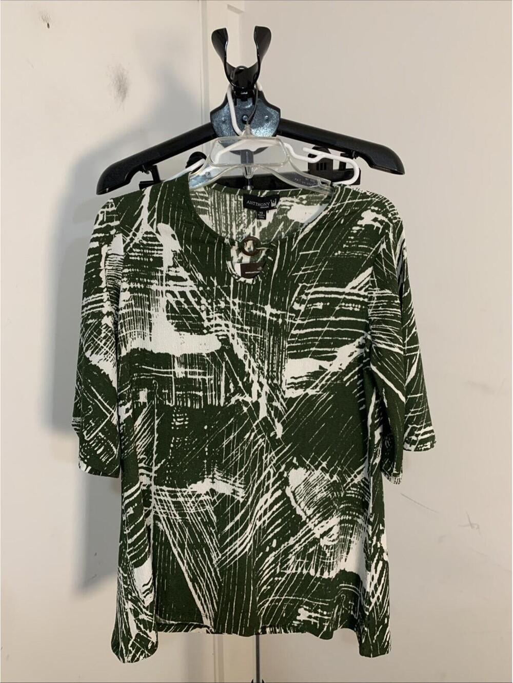 NWT Anthony’s Originals Green Patterned Tunic Wood Button‎ Bell Sleeve XS